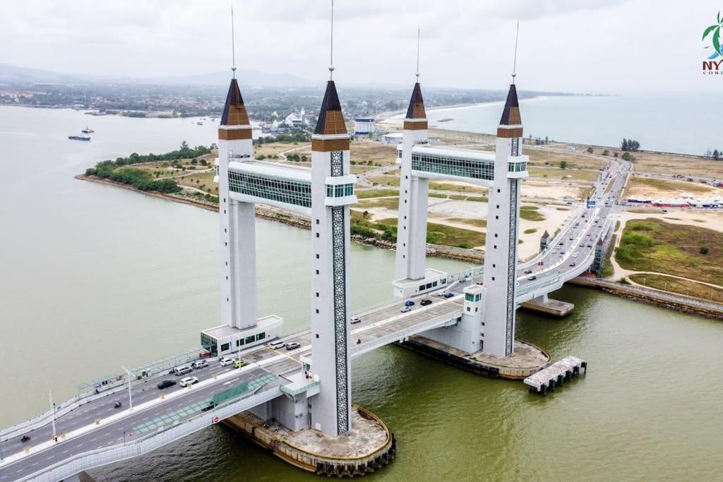 New Drawbridge Condo With Seaview And Pool กัวลาตรังกานู ภายนอก รูปภาพ