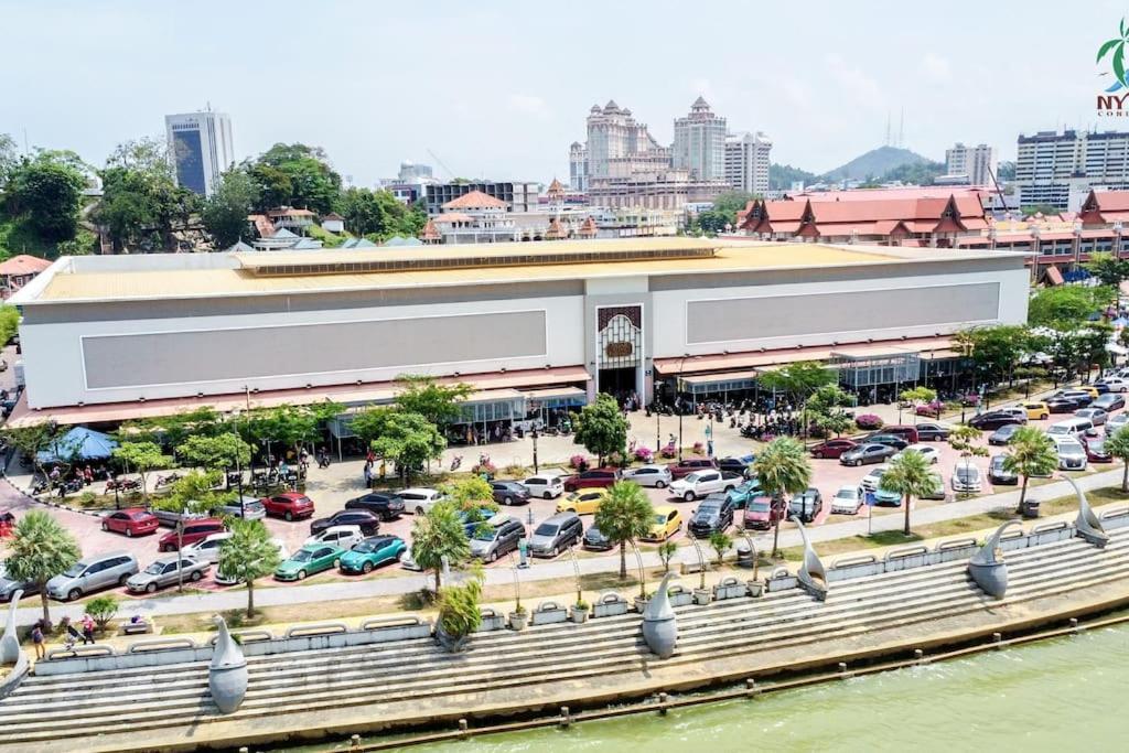 New Drawbridge Condo With Seaview And Pool กัวลาตรังกานู ภายนอก รูปภาพ